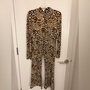 Norma Kamali cheetah print pant and cropped hoodie set
Never worn
Size XL